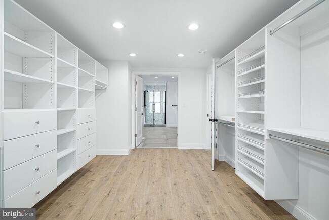 Building Photo - 840 Leland St