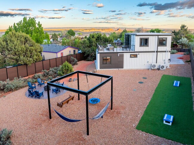 Building Photo - 736 W Rider Dr