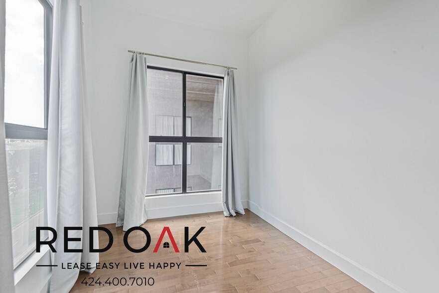 Building Photo - 8811 Burton Wy