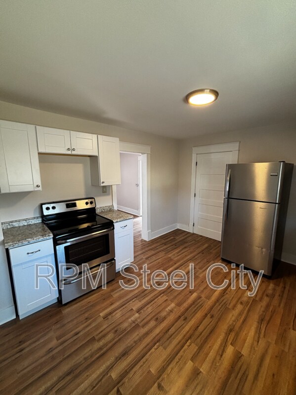 Building Photo - 1938 E 6th St