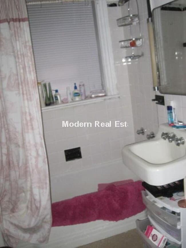 Building Photo - Allston 1 Bedroom Apartment - NO BROKER FEE