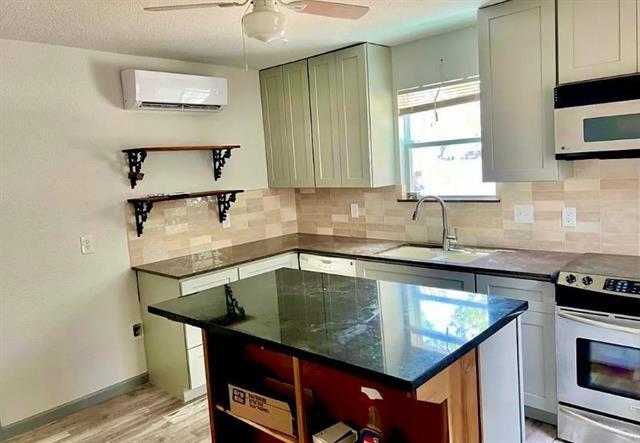 Building Photo - 1720 Grand Ave