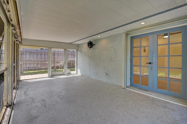 Building Photo - 618 Lindell Blvd