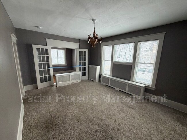 Building Photo - 315 E Cherry St