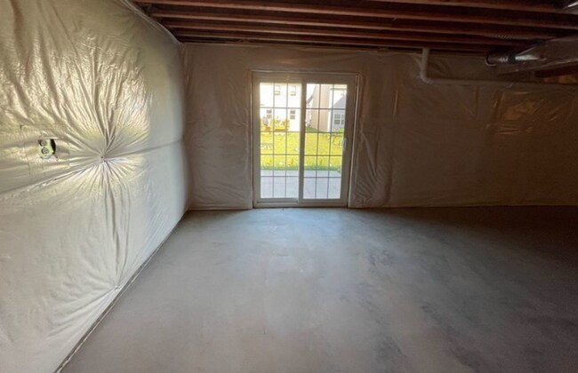 Building Photo - Stunning 4 bedroom 2.5 Bathroom Home in Ma...