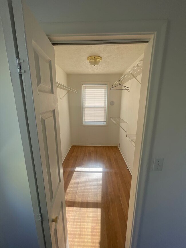 Building Photo - 205 S 37th St