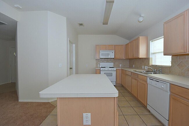 Building Photo - 3 BEDROOM 2 BATH COZY HOME WITH NEW UPGRAD...