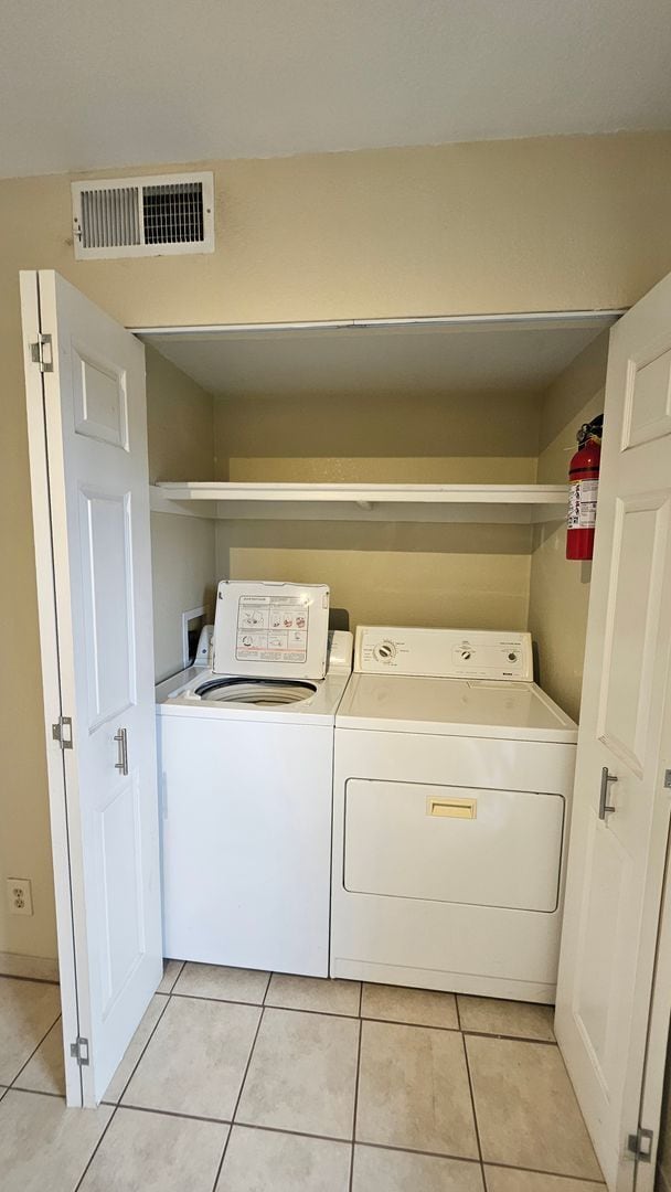 Building Photo - Cute condo for rent, 2 bedrooms, 2.5 bath