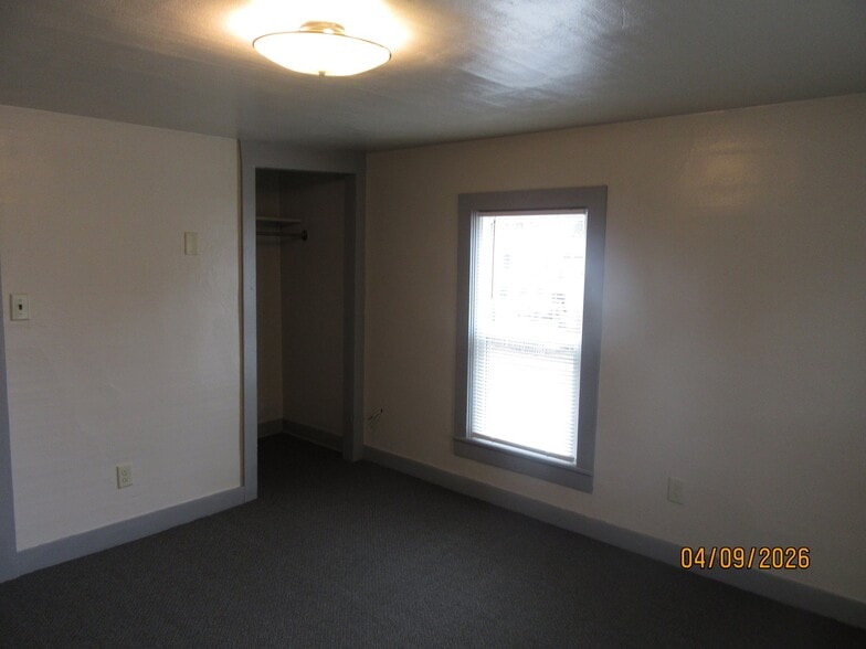 Building Photo - 335 6th Ave