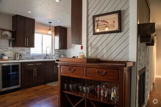 Building Photo - 395 Aspen Dr