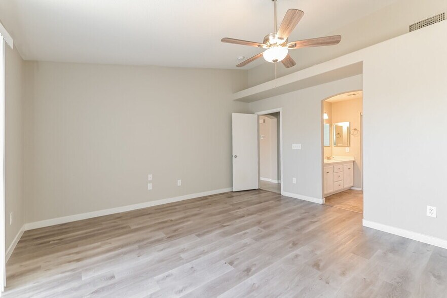 Building Photo - 1042 Juniper Ridge Ave