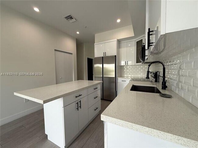 Building Photo - 1786 SW 9th St