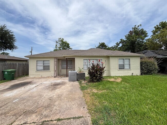 Building Photo - 3521 Grassmere St