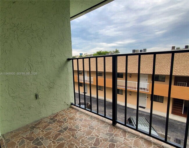 Building Photo - 1519 W 42nd Pl