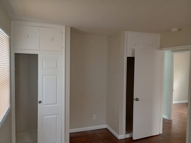 Building Photo - 9725 Medford Dr