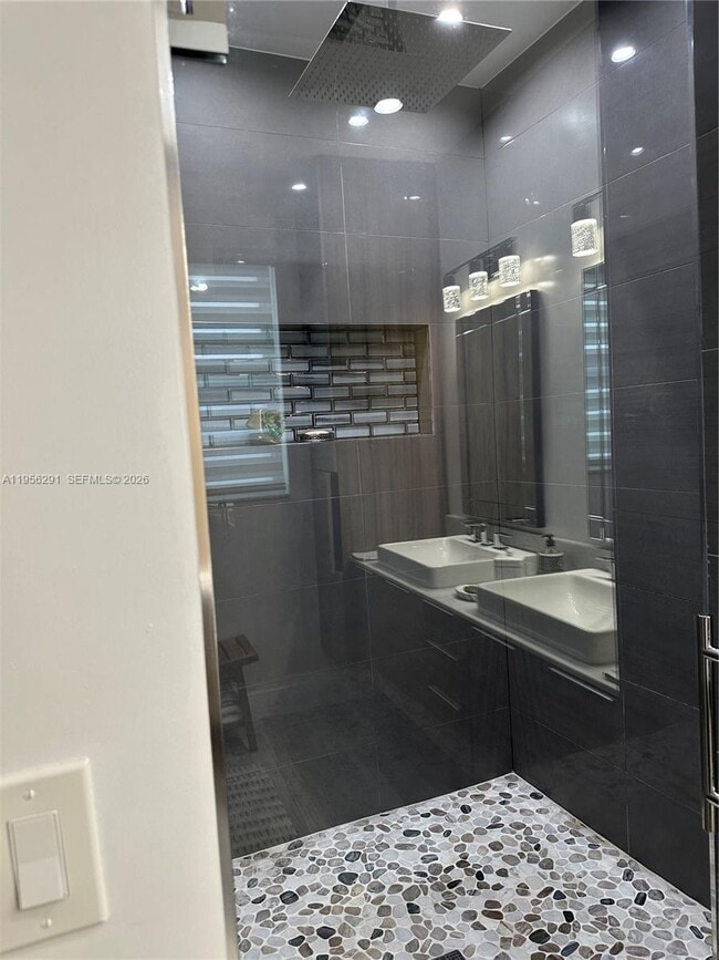 Building Photo - 8548 SW 166th Pl