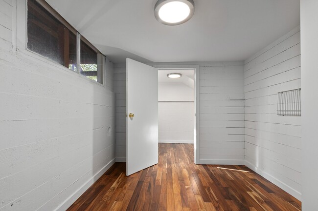 Building Photo - 4bd/2.75ba Seattle Home