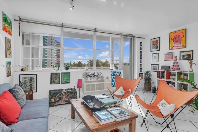 Building Photo - 5313 Collins Ave
