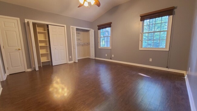 Building Photo - Charming 3 Bedroom, 3 Bath House