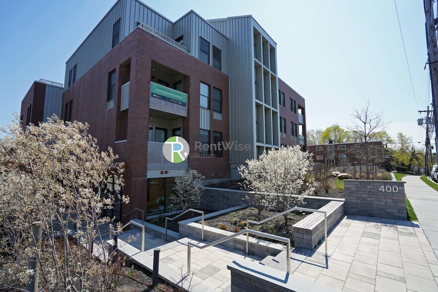Building Photo - 400 Langley Rd