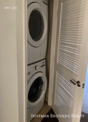 Building Photo - 11911 Mayfield Ave