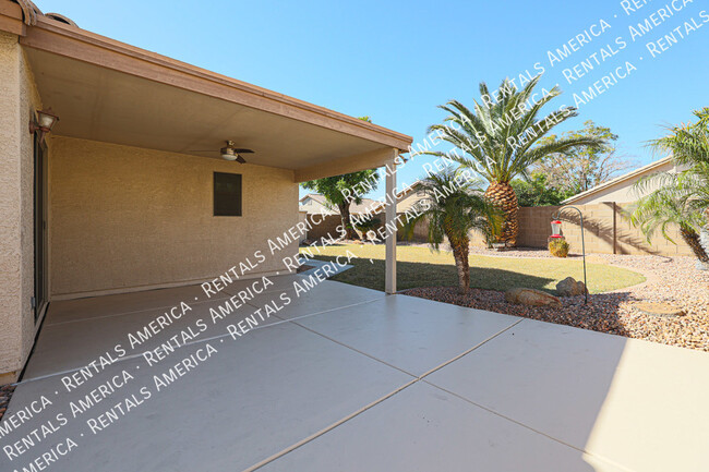 Building Photo - 9316 W Cinnabar Ave
