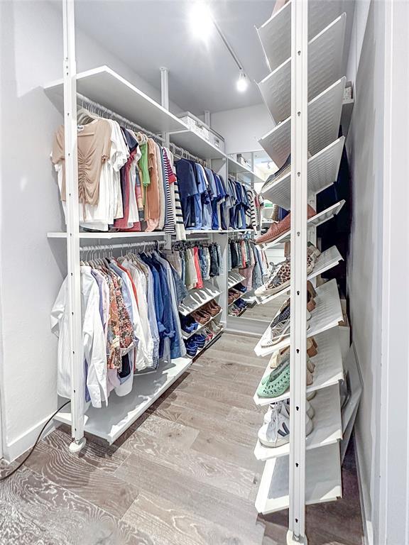 Building Photo - 900 S 1st St