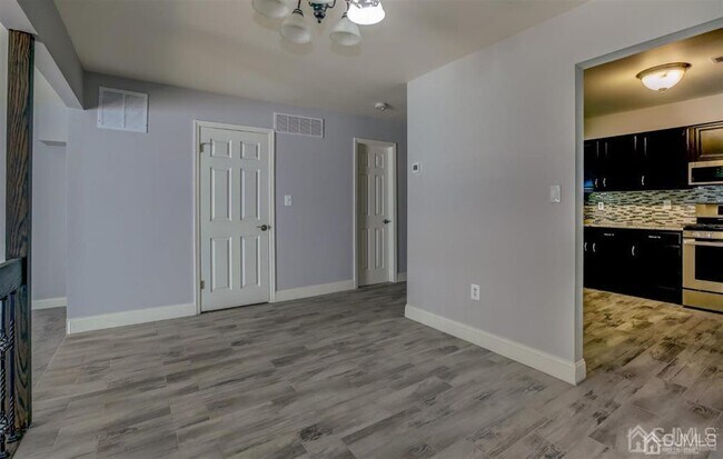 Building Photo - 40 Staghorn Dr