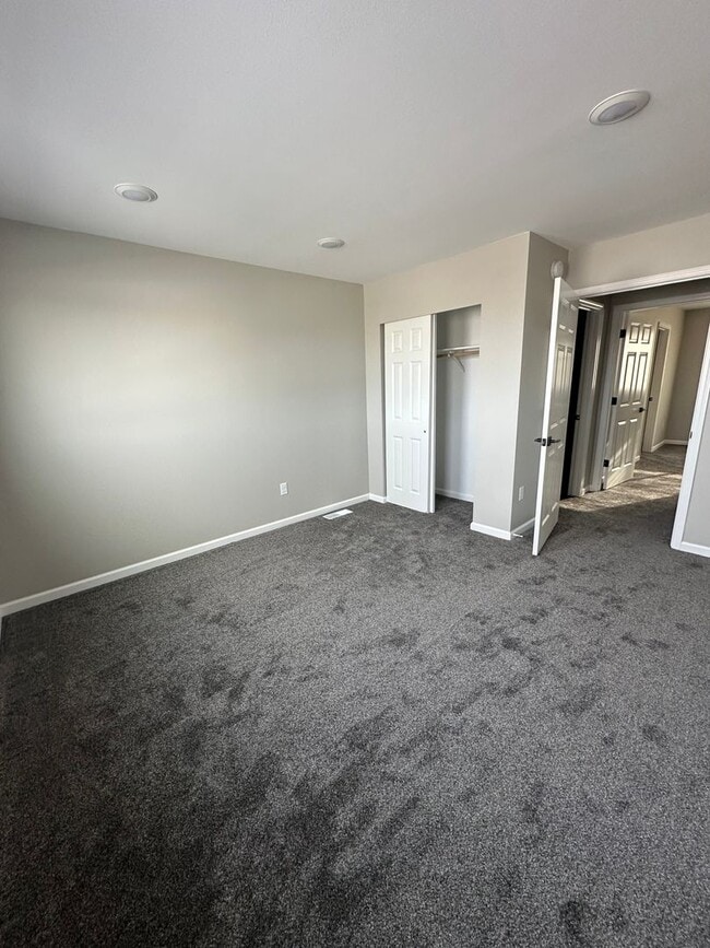 Building Photo - 2521-2521 Granite Dr NW
