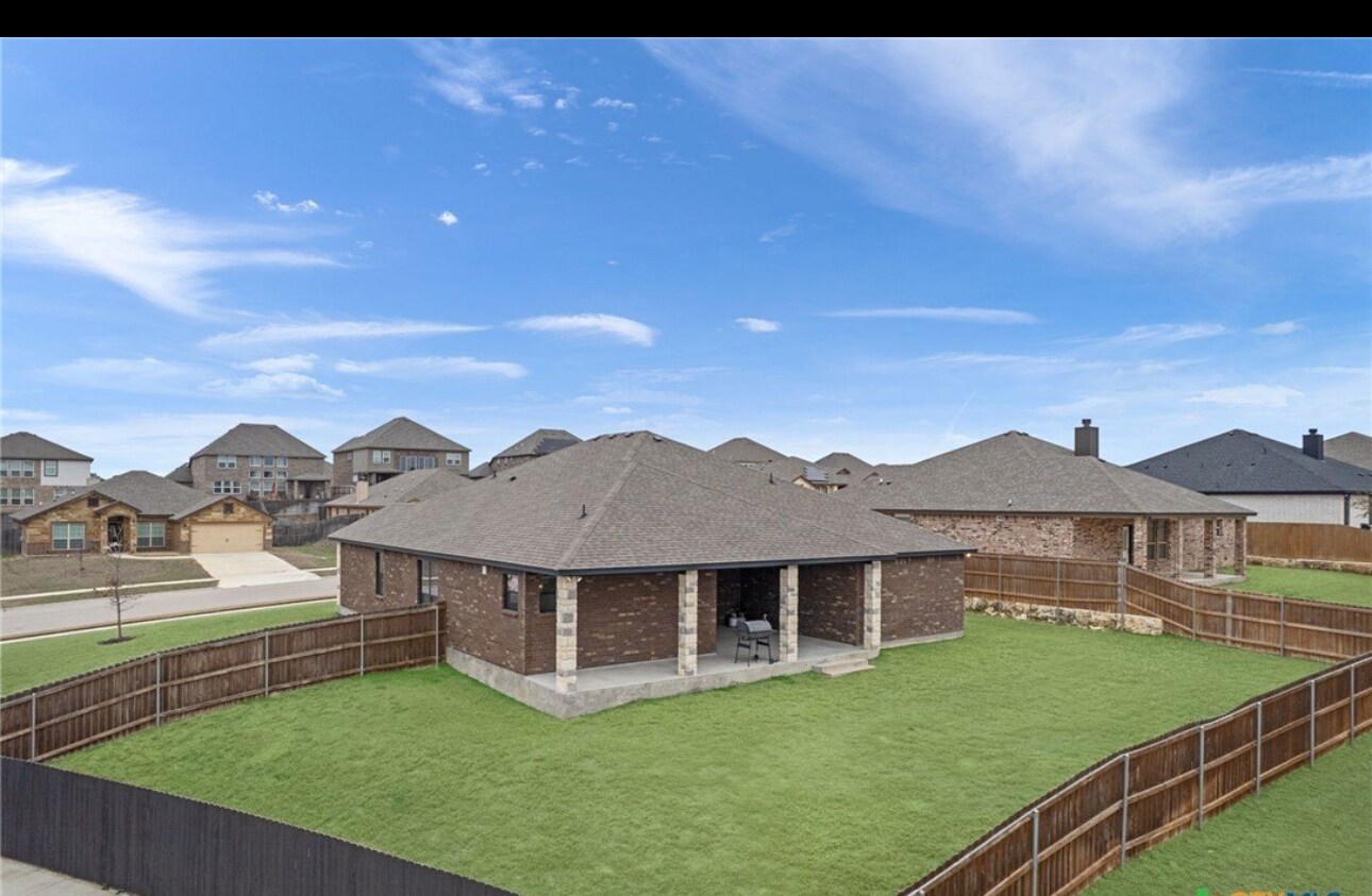 Building Photo - 8401 Preserve Trl