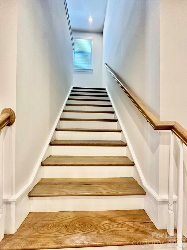 Building Photo - 9650 Liberty Hill Dr