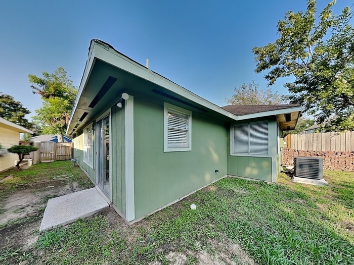 Building Photo - 9326 Golden Sunshine Dr
