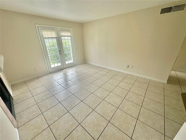 Building Photo - 2550 N Alafaya Trail