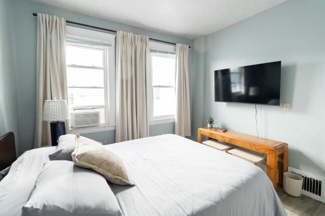 Building Photo - 2240 Murray Hill Rd