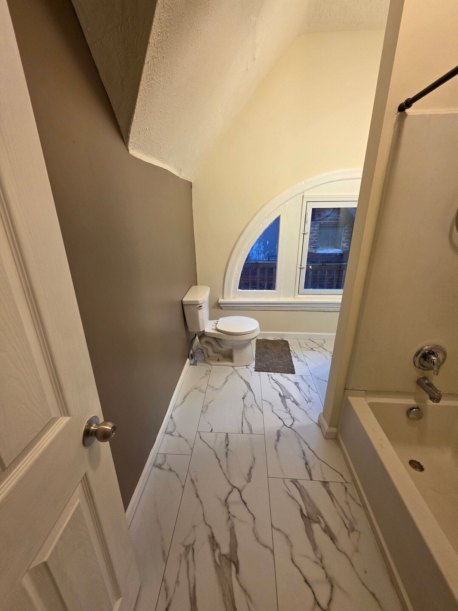 Building Photo - 5487 Hays St