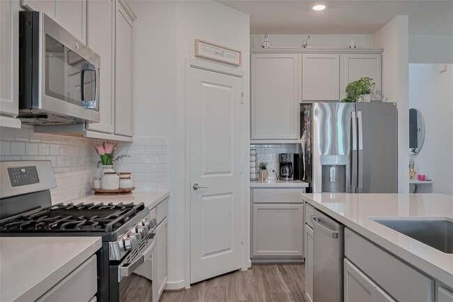 Building Photo - 21611 Shadowbrook Birch Dr