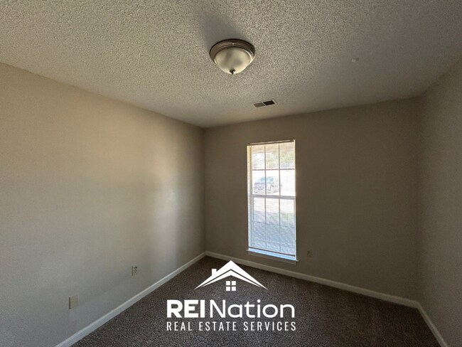 Building Photo - HORN LAKE STUNNER! 3BR/2BA | Vaulted Ceilings & Fireplace | Covered Patio & Garage!