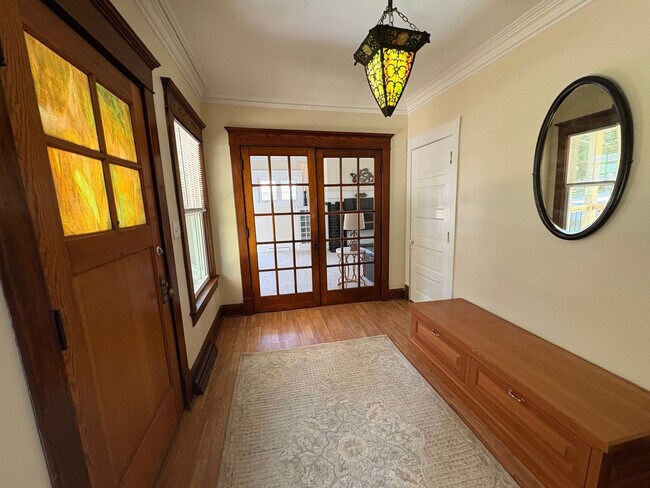 Building Photo - 601 Rumely St