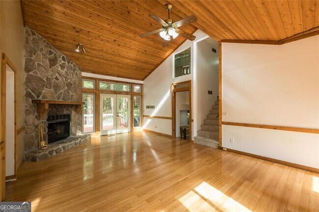 Building Photo - 4535 Kings Crossing Dr NE