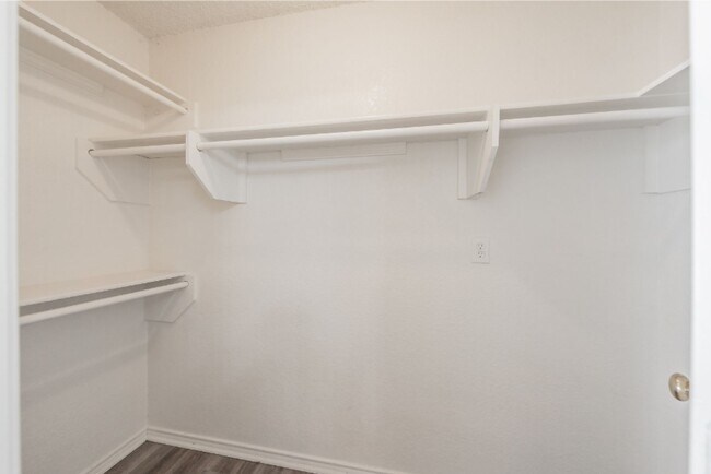 Building Photo - 1740 Cedar Tree Dr