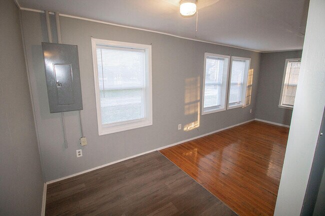 Building Photo - 1507 W Worley St
