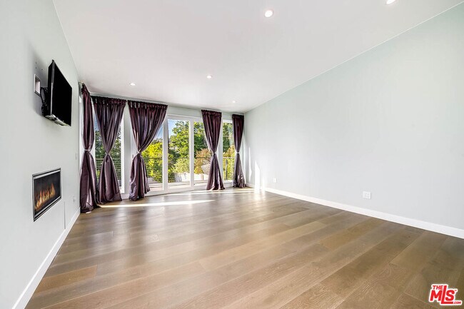 Building Photo - 523 E Fairmount Rd