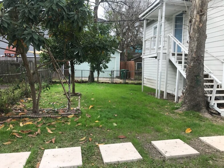 Building Photo - 1104 E 26th St