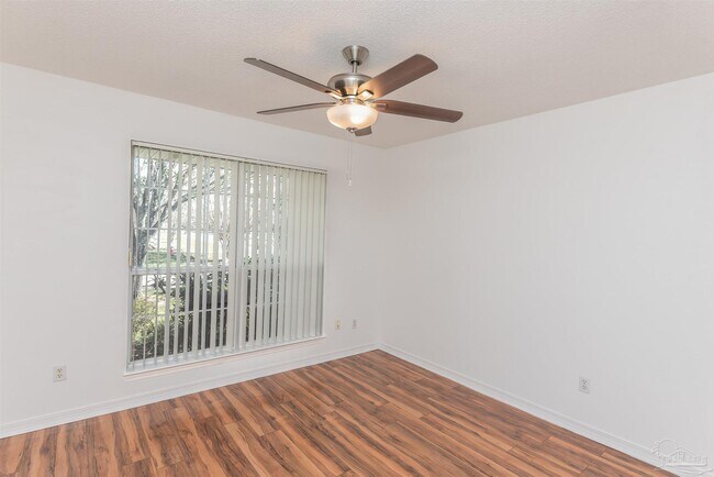 Building Photo - 25 Littleton St