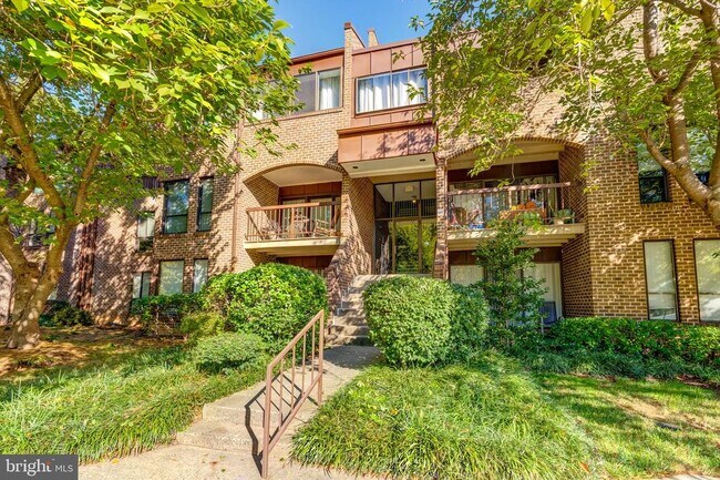 Building Photo - 11260 Chestnut Grove Square