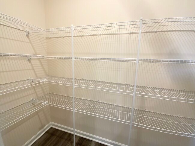 Building Photo - 836 Falls Grove Trl