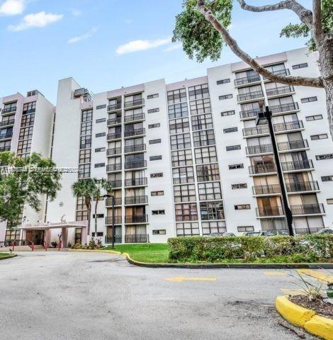 Building Photo - 17011 N Bay Rd