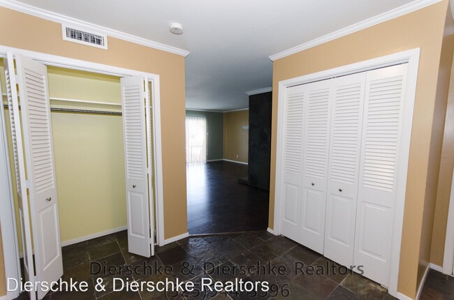 Building Photo - 1 br, 1 bath House - 220 W Twohig