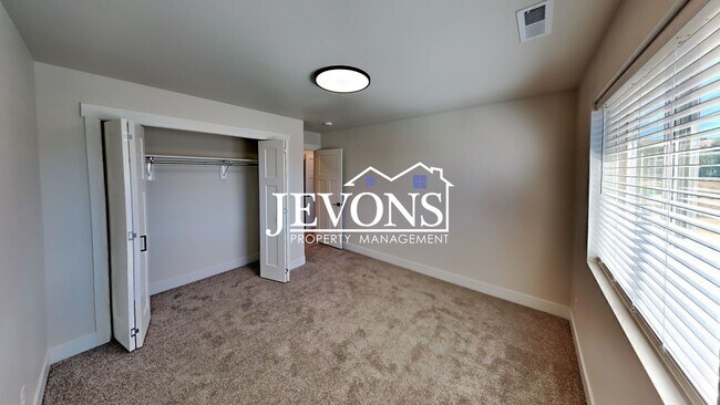 Building Photo - 413 S 97th Ave