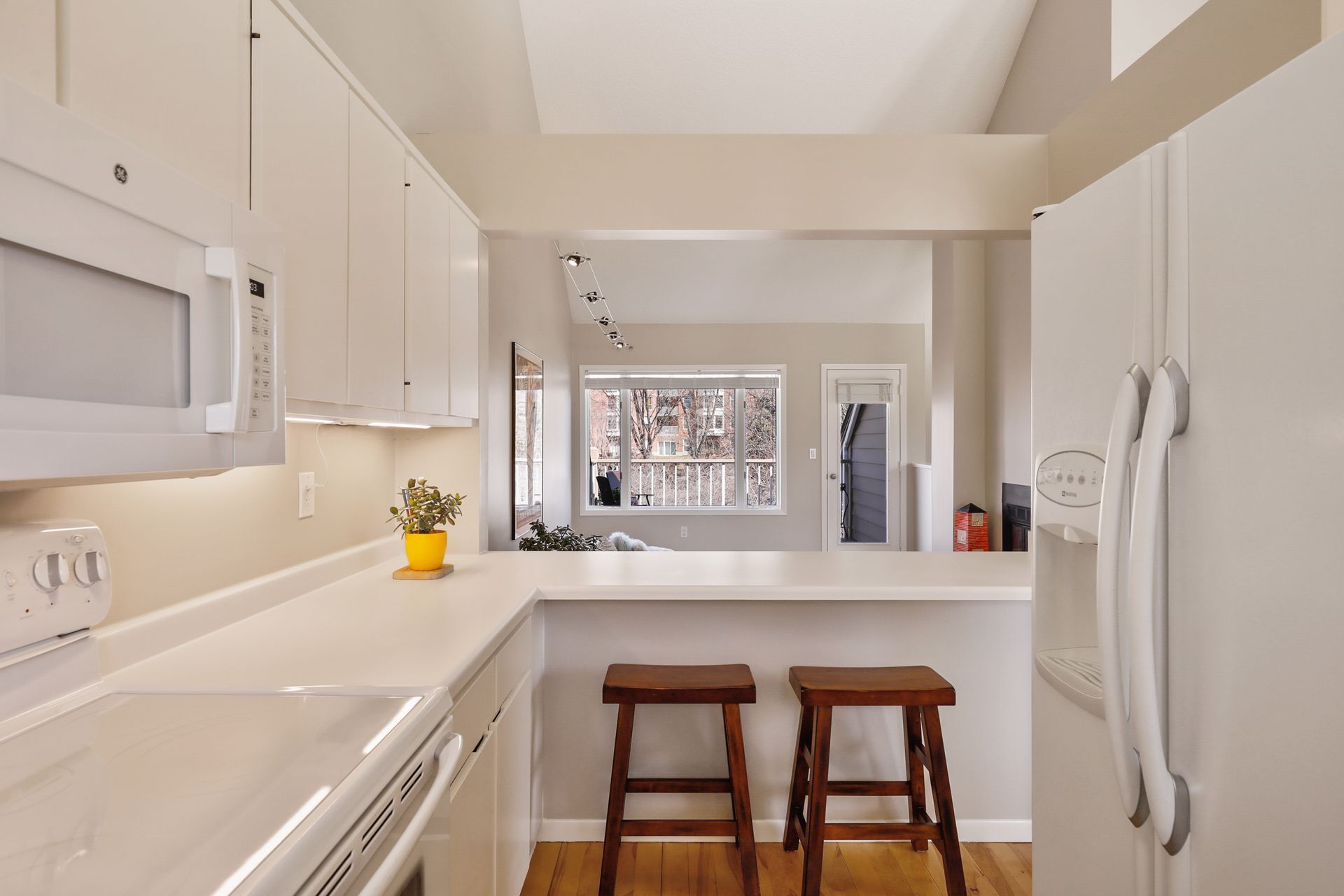 Building Photo - 2869 Kenwood Isles Dr